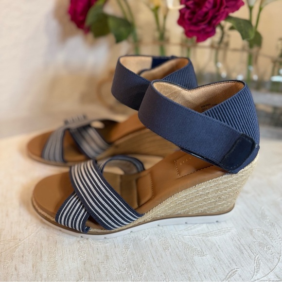 Kelly & Katie Gala Espadrille Wedge Sandal Women’s Size 11M. Blue /White Stripe - Picture 1 of 10